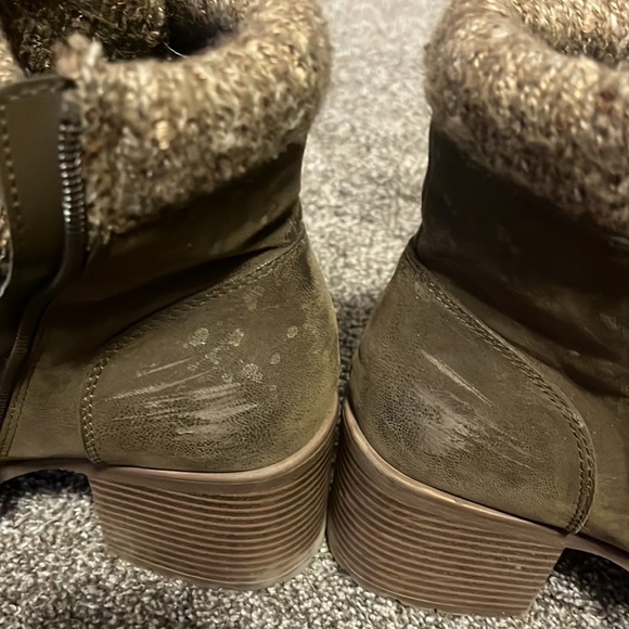 Boots - Picture 5 of 6